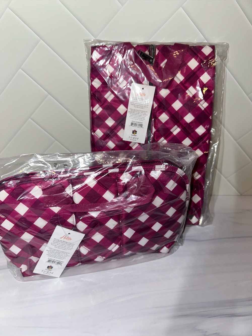Lug Flash SE & Tuck Travel Set Gingham Berry NEW